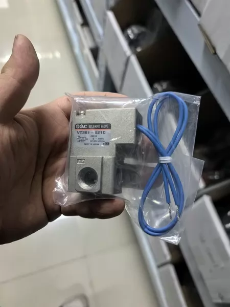 SMC Solenoid Valve Model VT301-021C