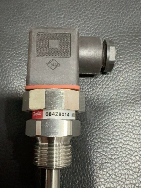 Danfoss Temperature Sensor Model MBT5250 Pt10