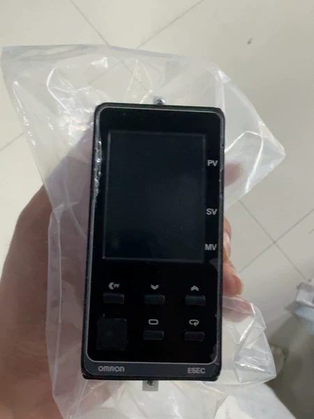 Omron Temperature Controller E5EC-CX4ASM-005