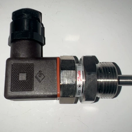 Danfoss Temperature Sensor Model MBT 5250 084Z8075