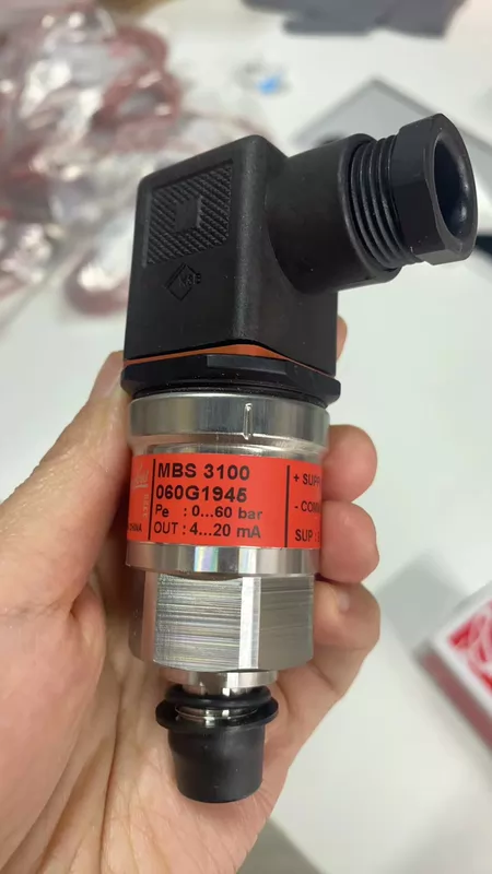 060G1945 Danfoss Pressure Sensor MBS3300 Interface G1/