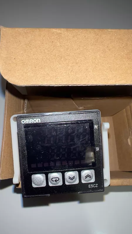 Omron OMRON Temperature Controller E5CZ-R2MT