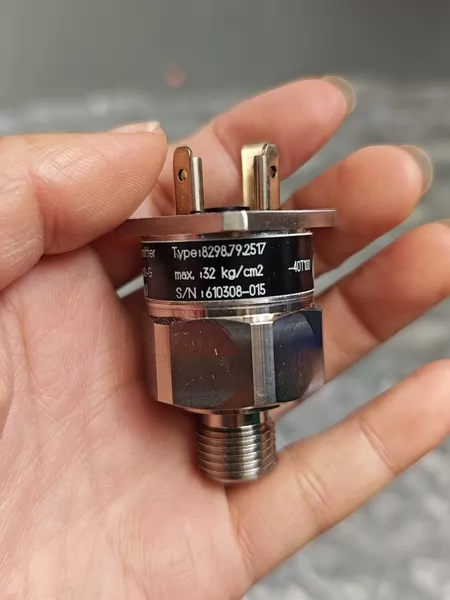 Trafag Pressure Sensor 8298.79.2517