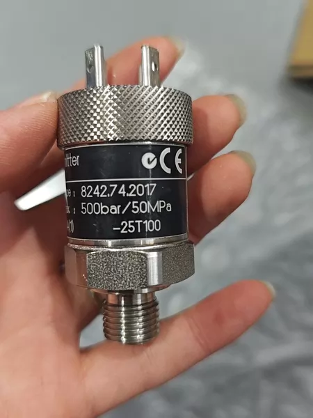 Trafag Pressure Sensor type:8242.74.2017