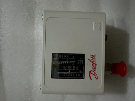 Danfoss Pressure Controller Model KP5 060-1171