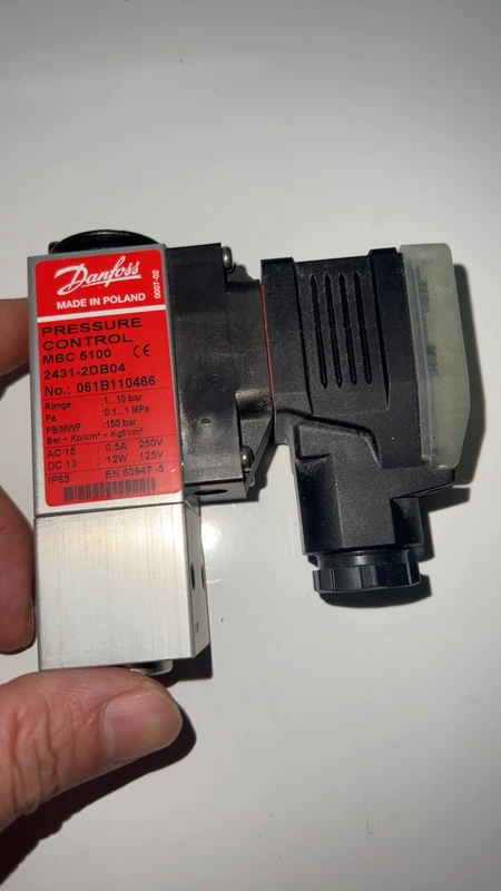 Danfoss Pressure Switch Danfoss MBC5100 061B110