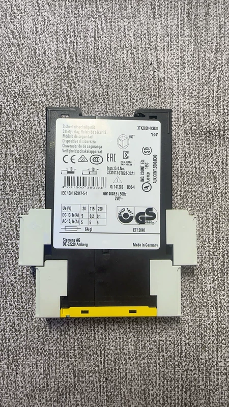 Siemens Safety Relay 3TK2830-1CB30*2