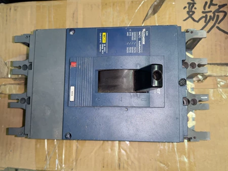 Schneider Electric Switch EZD400M 400A