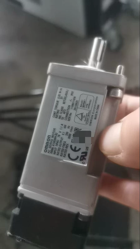 Omron Servo Motor R88M-K10030H-S2 R88M-K4