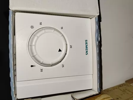Siemens RAA21 Temperature Controller