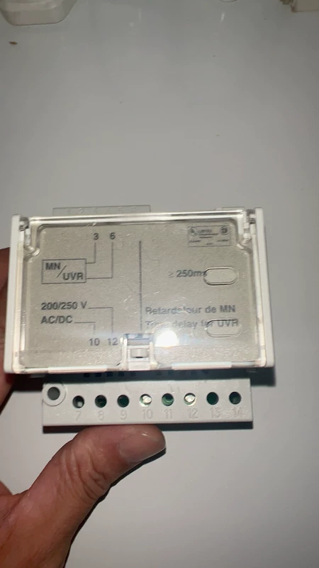 Schneider Electric MN-UVR 220V P033685 Marine Spare Part