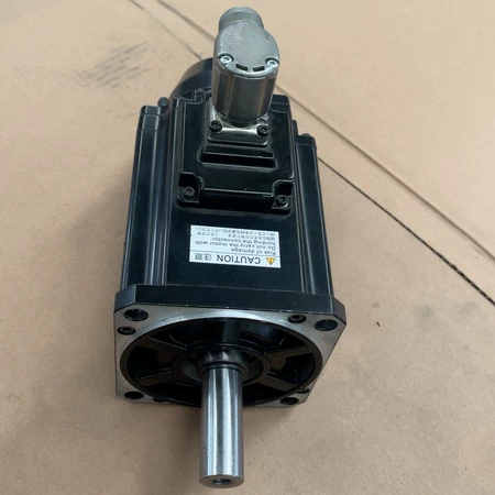 OMRON Omron R88M-1AL1K030C-S2 Servo Motor 3