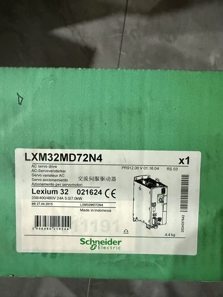 LXM32MD72N4 Schneider Electric Servo Drive