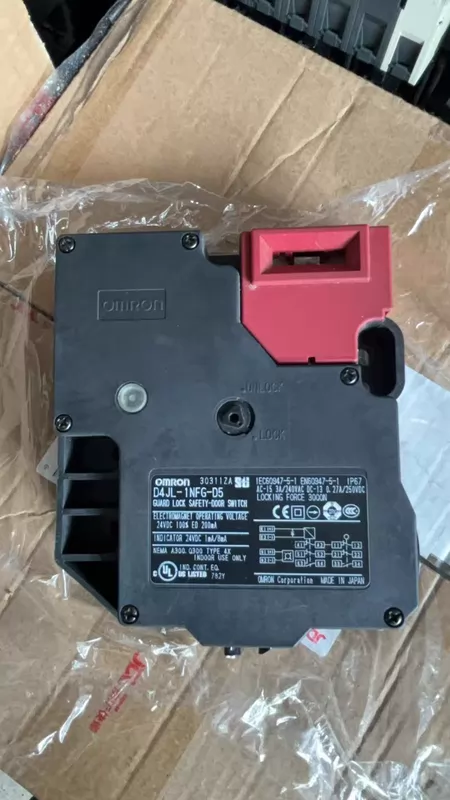 Omron D4JL-1NFG-D5 Switch