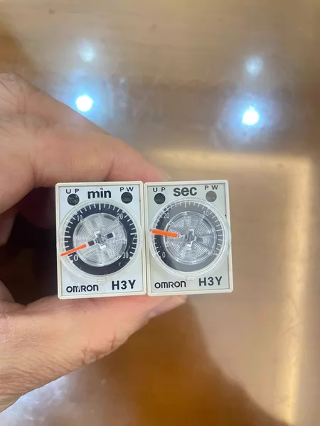 OMRON H3Y-2 TIMER Omron Time Relay Typ