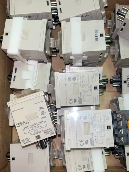 OMROn H3BF-N8 Time Relay AC22