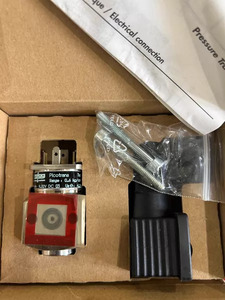 Trafag Pressure Sensor 0-6 0-40